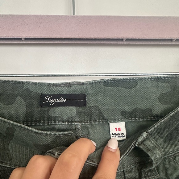 Supplies Women’s Size 14 Camo‎ Cargo Pants Raw Hem - Picture 5 of 8